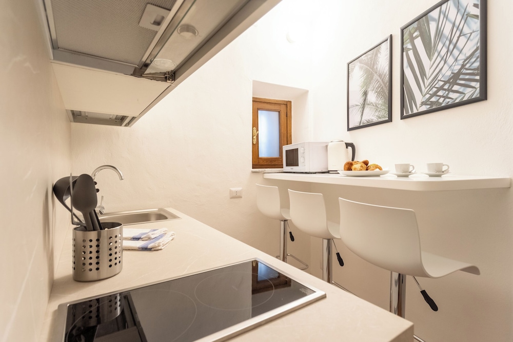 Ice Queen Chamber by Rent all Como
