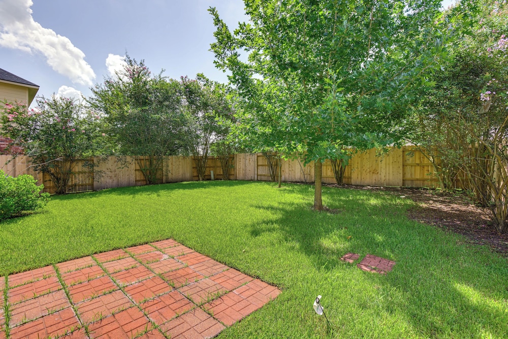 Fish & Hike: Pet-friendly Humble Home w/ Yard