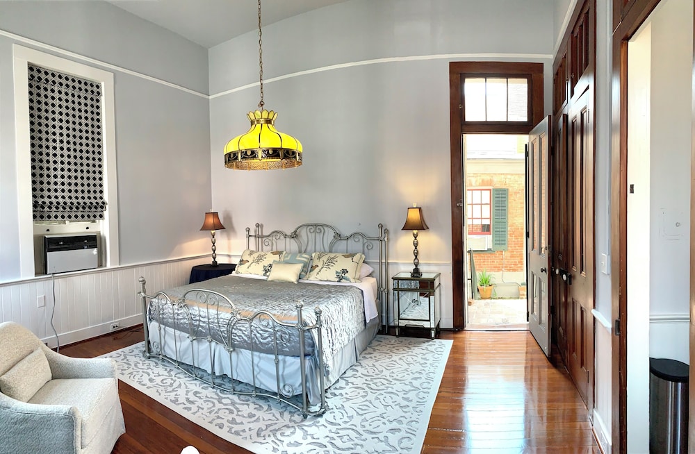 French Quarter Lanaux Mansion B & B