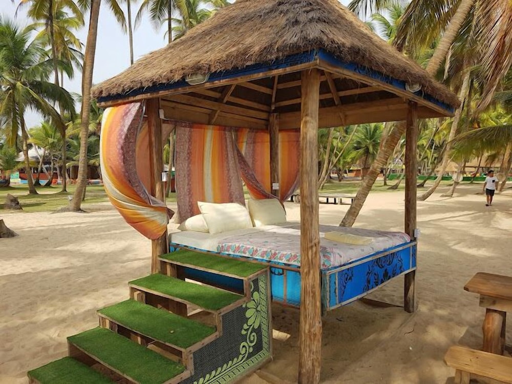 La Campagne Tropicana Beach Resort