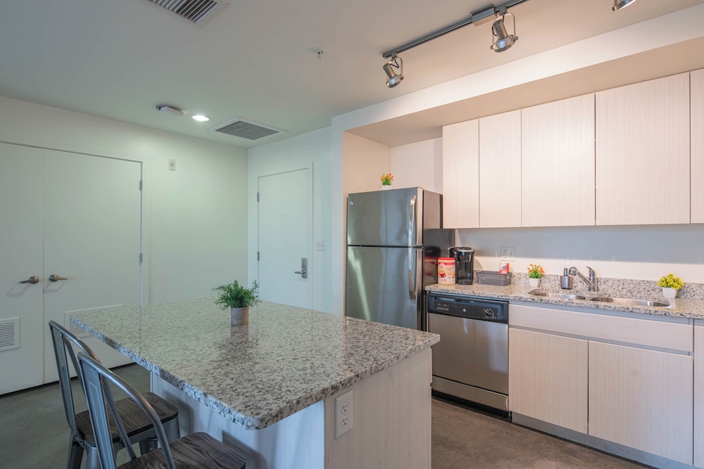 ROVE LIVING/KL - Roosevelt Point