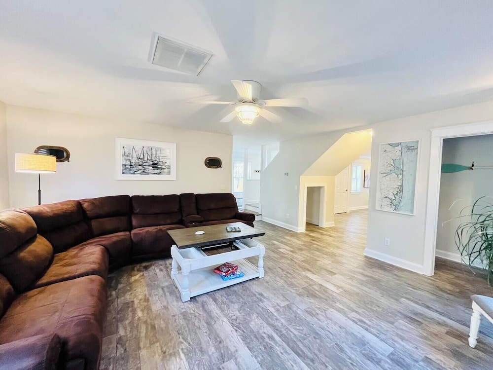 Central Avenue 33476