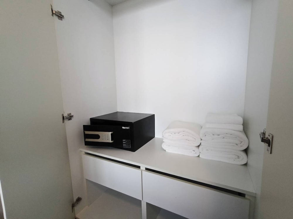 Luxury Large One Bedroom Seaview Serviced Apartment at Wongamat, Pattaya