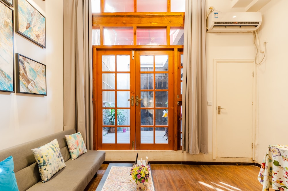 Qiyu Homestay - West Nanjing Road Branch