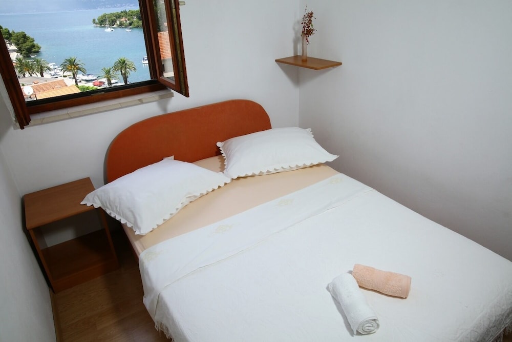 Neda - Perfect Location & Free Parking - A2 view 4