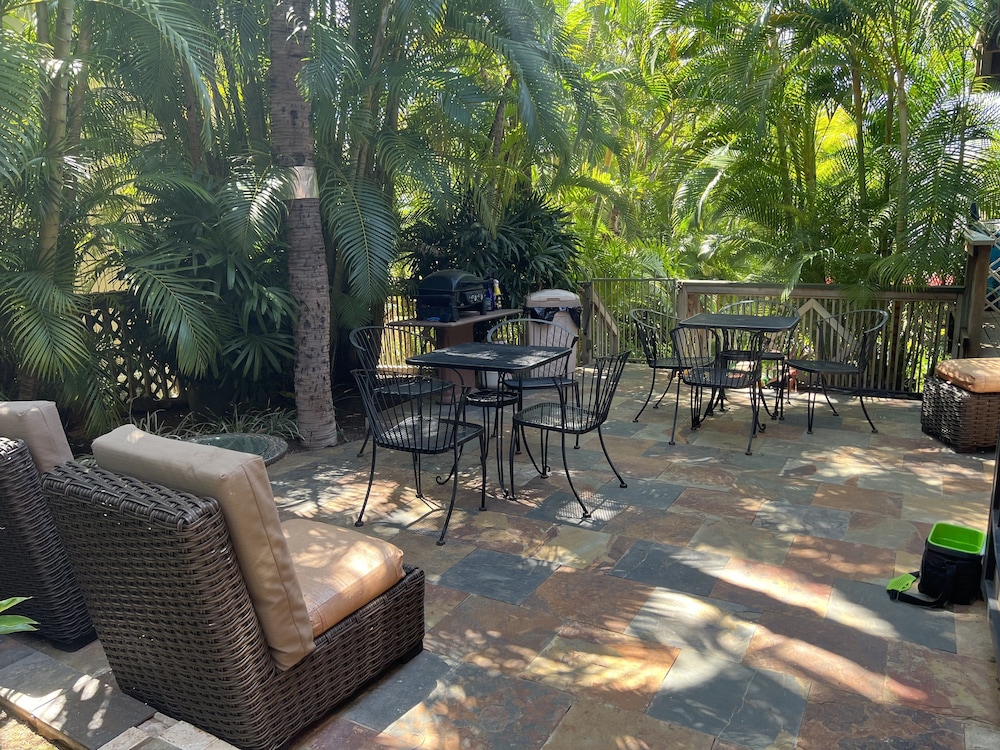 Mango Suite view 3