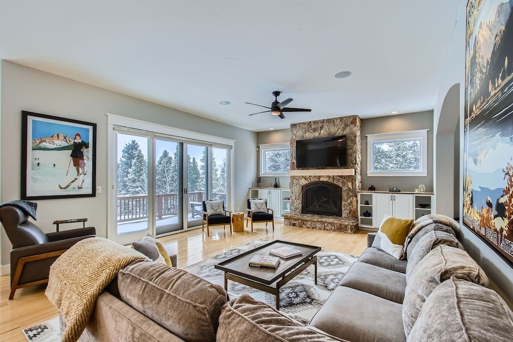 Mountain Majesty 6 Bedroom Home