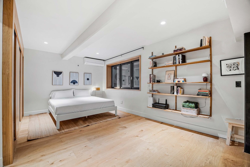 Havemeyer by Rove Travel Duplex Loft w Terrace