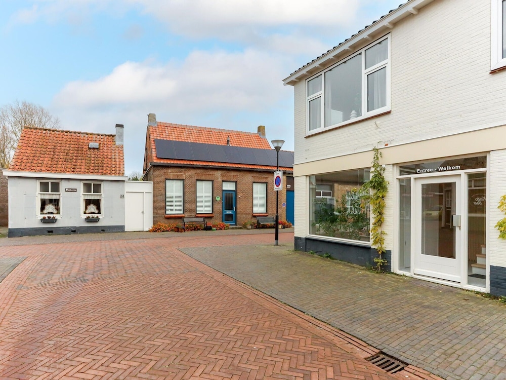 Suite in Vrouwenpolder Near North Sea Beach