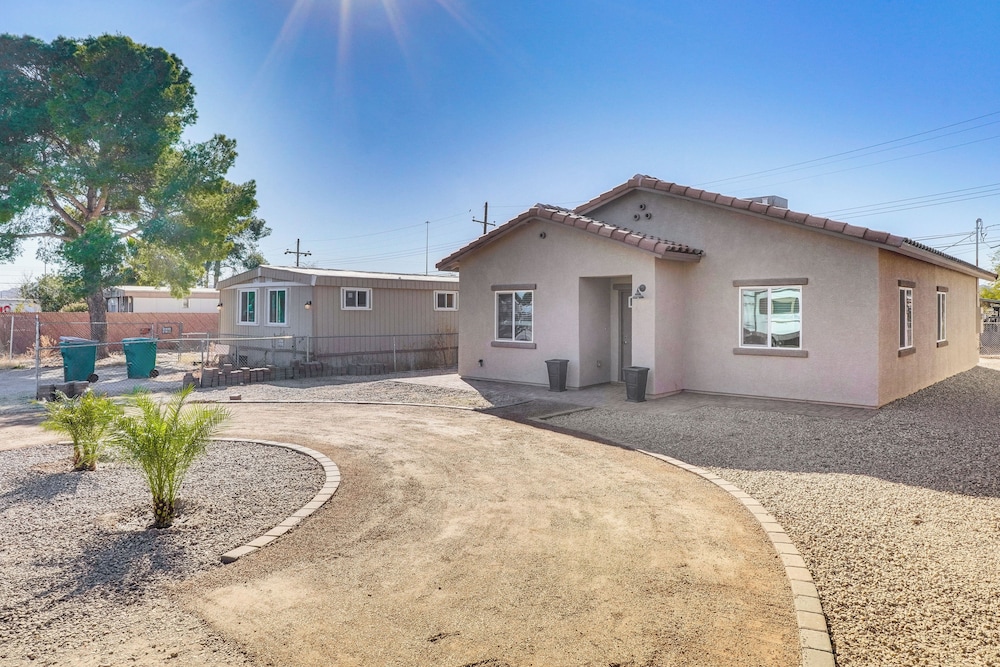 3 Mi to Tucson Mall: Home w/ Large Outdoor Space!