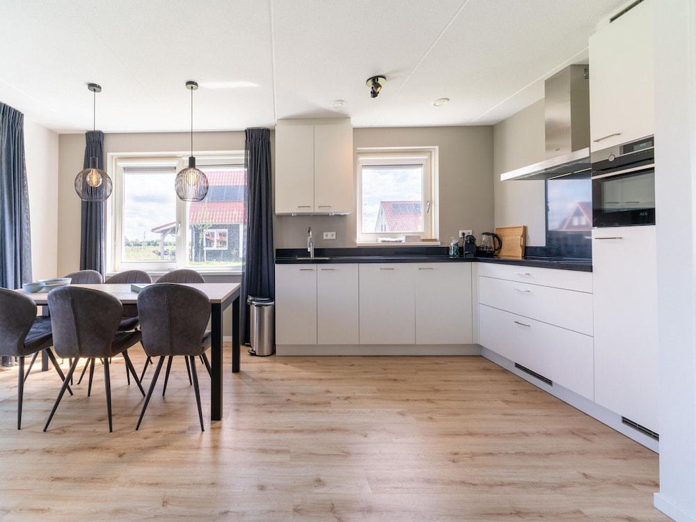 Luxe Stay With Sauna & Garden view 4