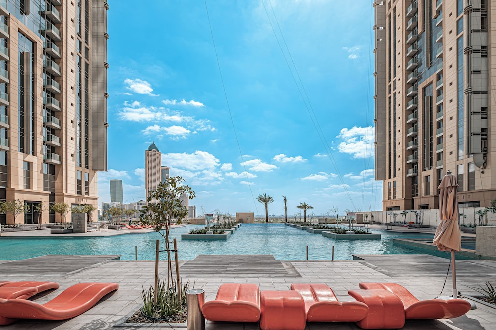 Luxury Leisure Massive Pool Oasis