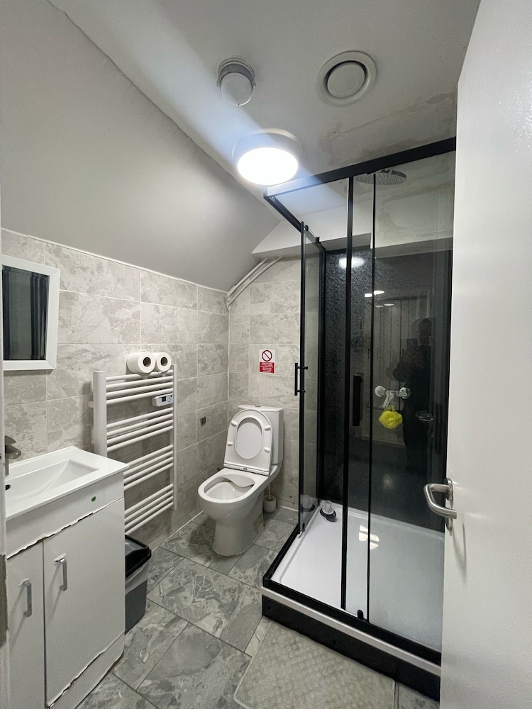 Rahman Hostel - Manchester