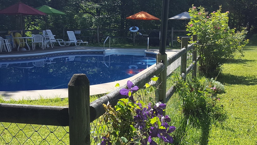 White Mountain Motel And Cottages