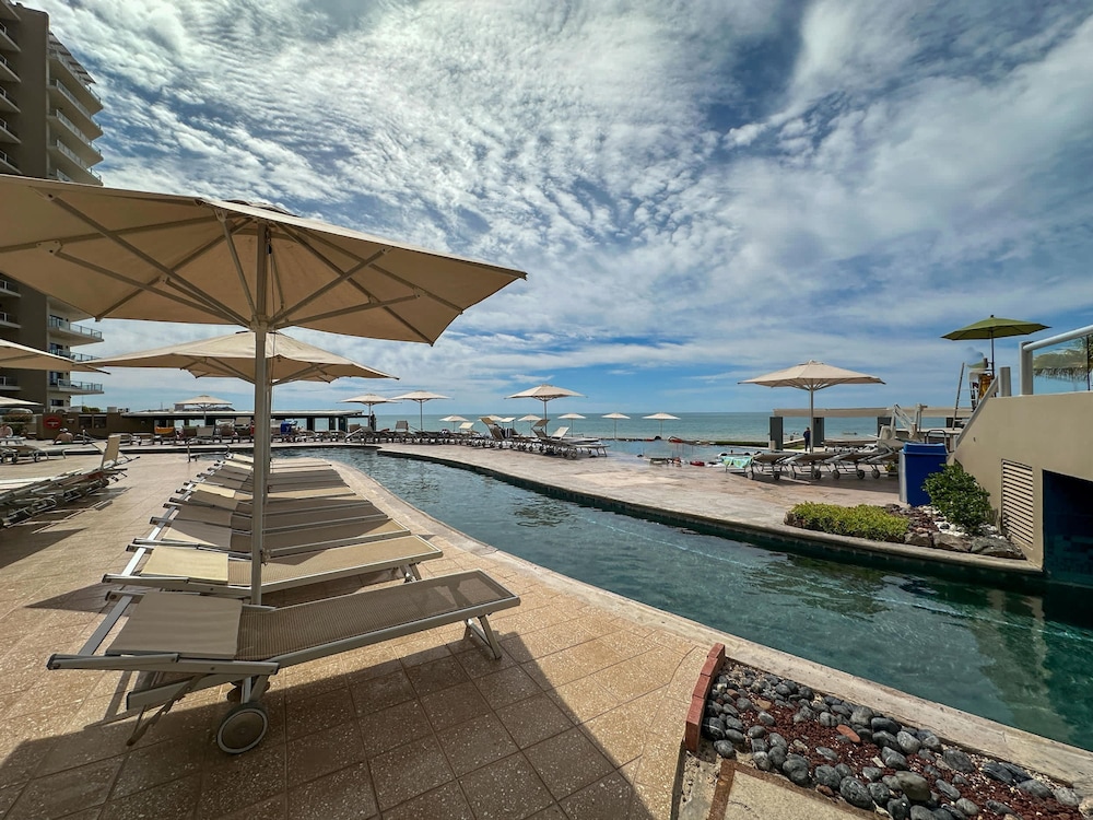 New 3BR Ground Floor Las Palomas Condo