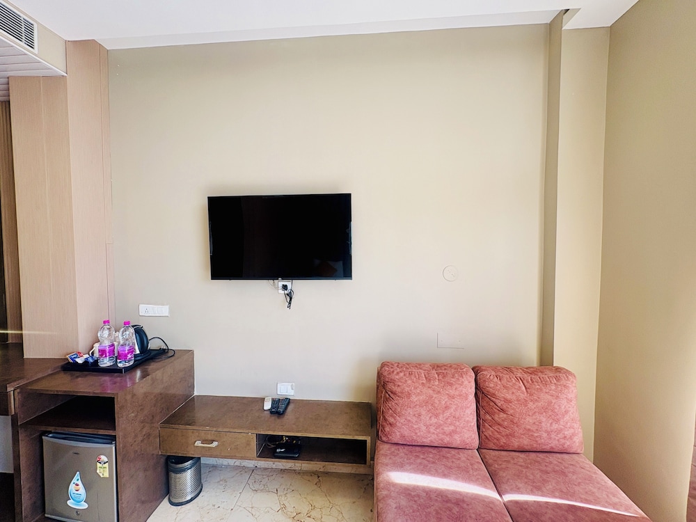 The Bay Suites Puri With Sea View