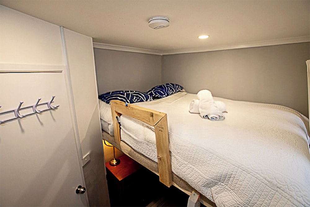 Fitzroy cottage-10pax. 10mins City CBD
