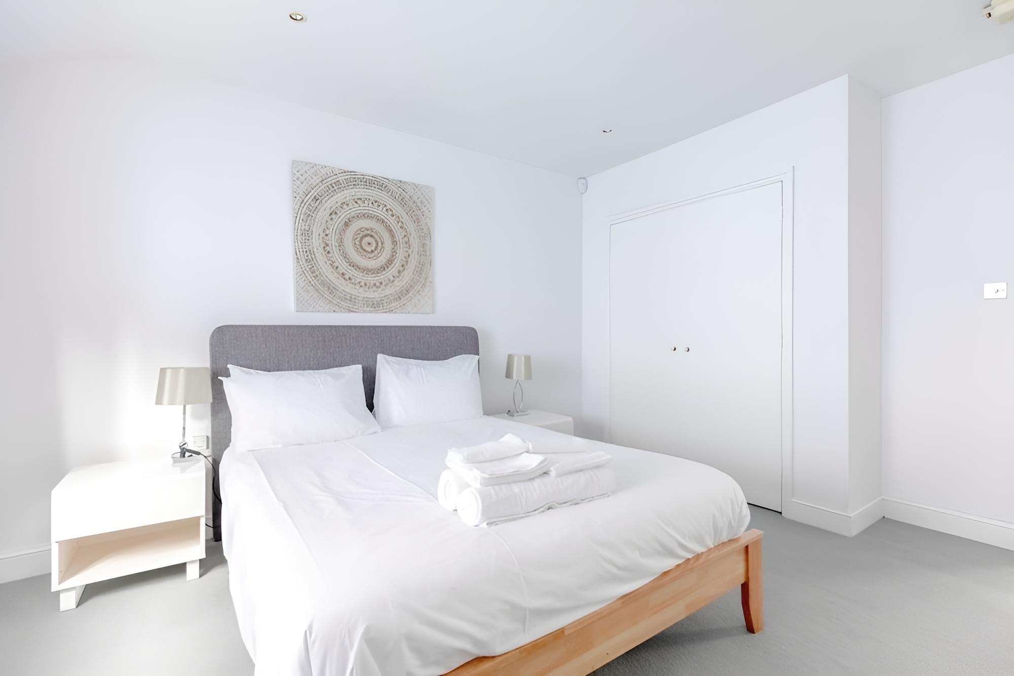 Central & Stylish 2BD Home Near Kensington Gardens