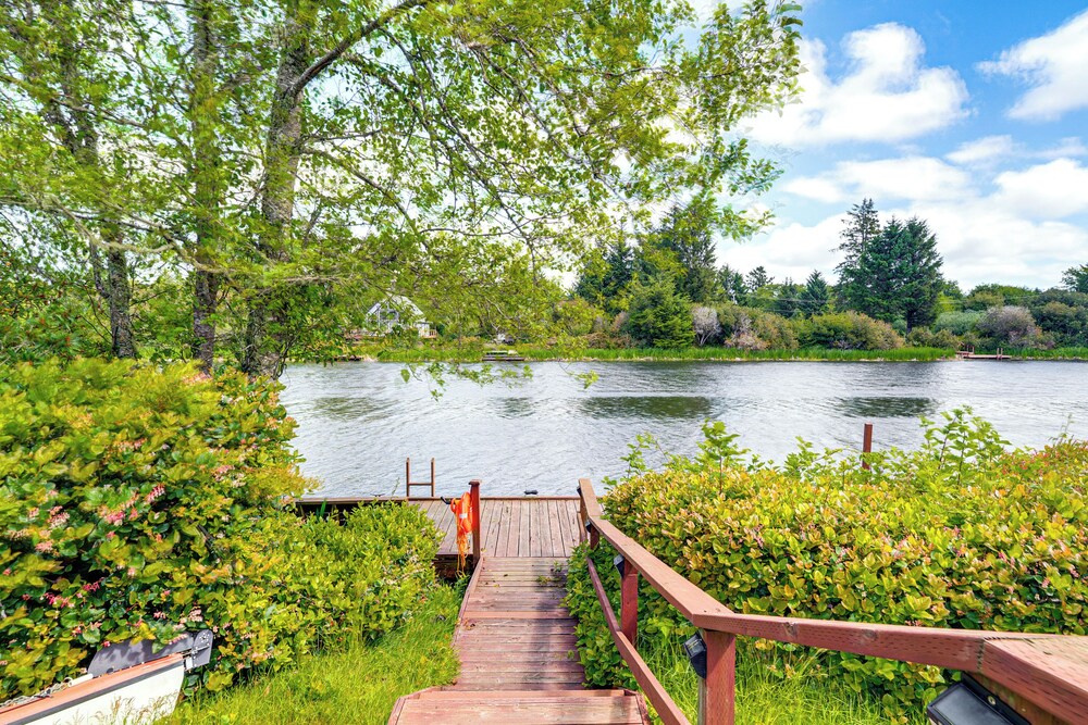 23-mile Canal On-site: Condo in Ocean Shores!