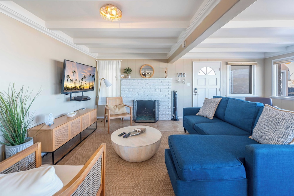 Coastal Bayside Condo Walkable to Sand & Surf