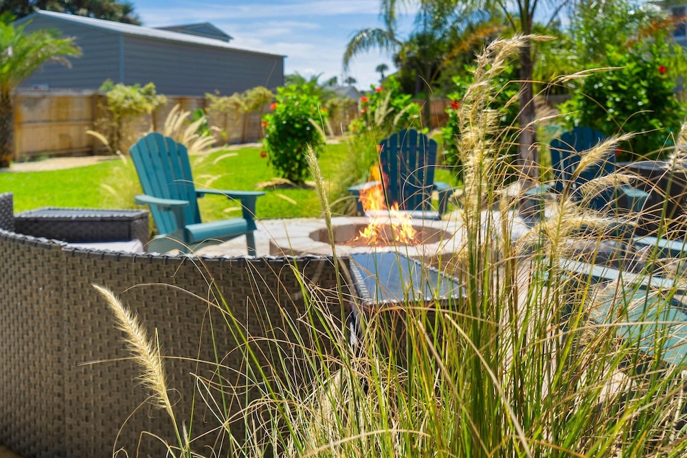 Fire Pit Tropical Oasis Steps to Beach Outdoor Seating