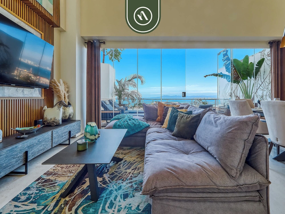 Two Story 2 BR Penthouse - Pool - Ocean View