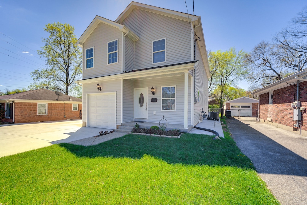 Louisville Retreat w/ Deck ~ 11 Mi to Downtown! view 3