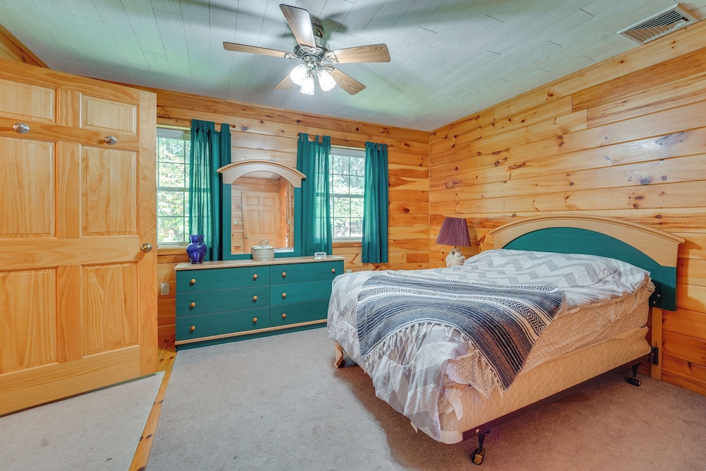 Cabin Comfort Near Psu! Fire Pit & On-site Trails