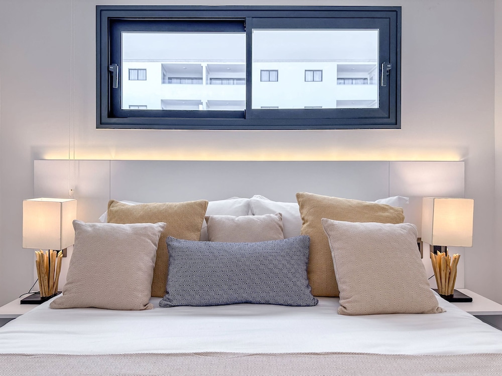 Luxury 3 Bedroom Apartment at the Beach