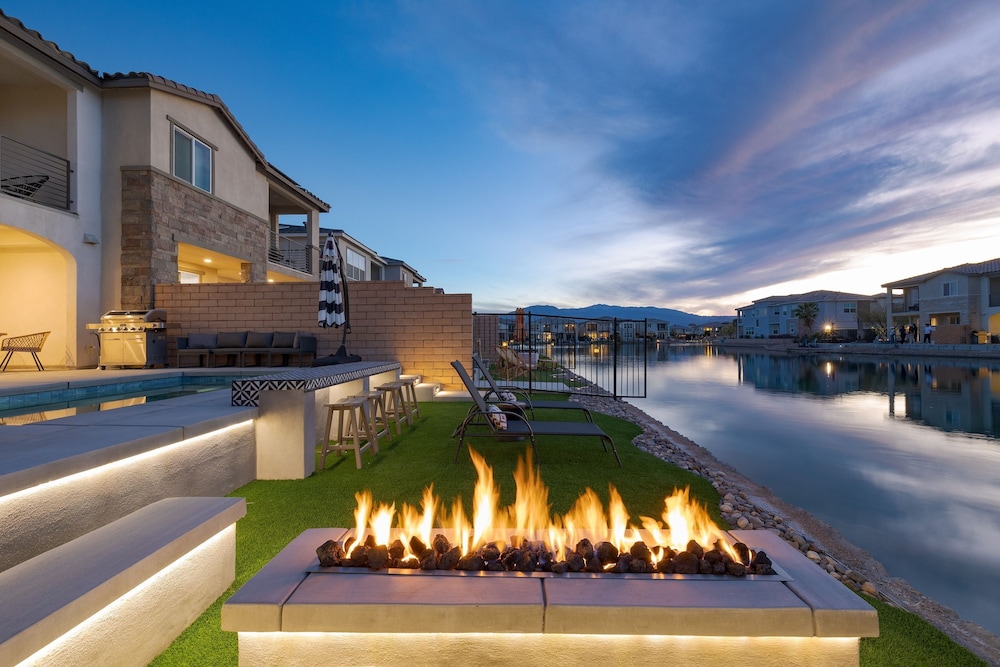 Lago Luxe by Avantstay Lakefront Private Pool Great for Festival Season