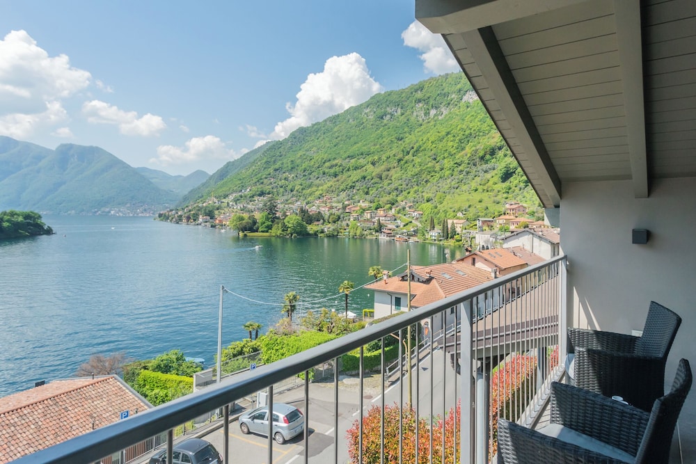 Mulino Vista Lake by Rent all Como