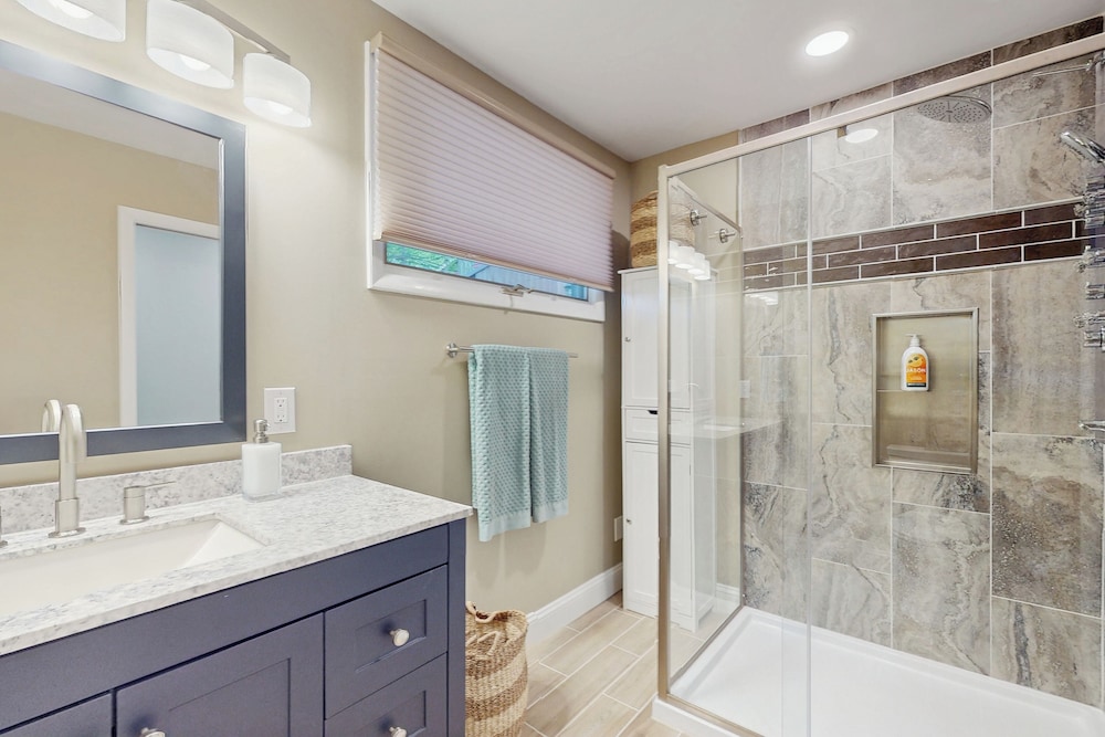 2 BR Lakefront House w/ Hot Tub in ADK Park