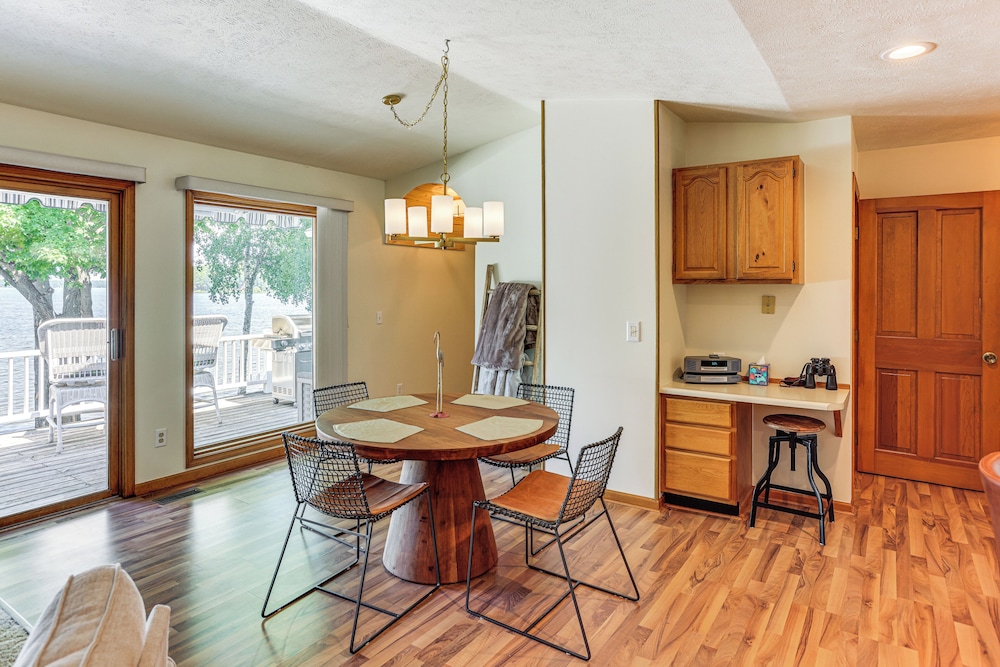 Waterfront Home on Duck Lake: 8 Mi to State Park!
