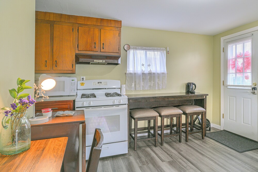 2 Mi to UBS Arena: Wfh-friendly Couple's Retreat