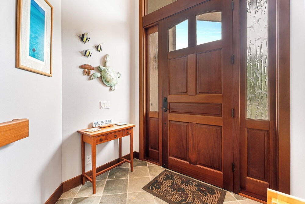 Close to Beaches & Restaurants - Spacious Townhome - Concierge Incl- Vrkcv