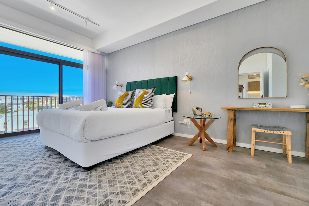 Chic Rooftop Apartment by the Sea 6onn Sea Point
