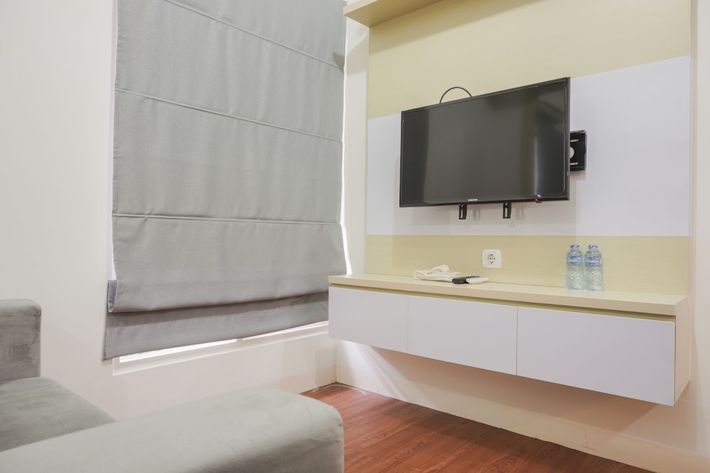 Pleasurable 2BR at Podomoro Golf View Apartment near Tol Cimanggis