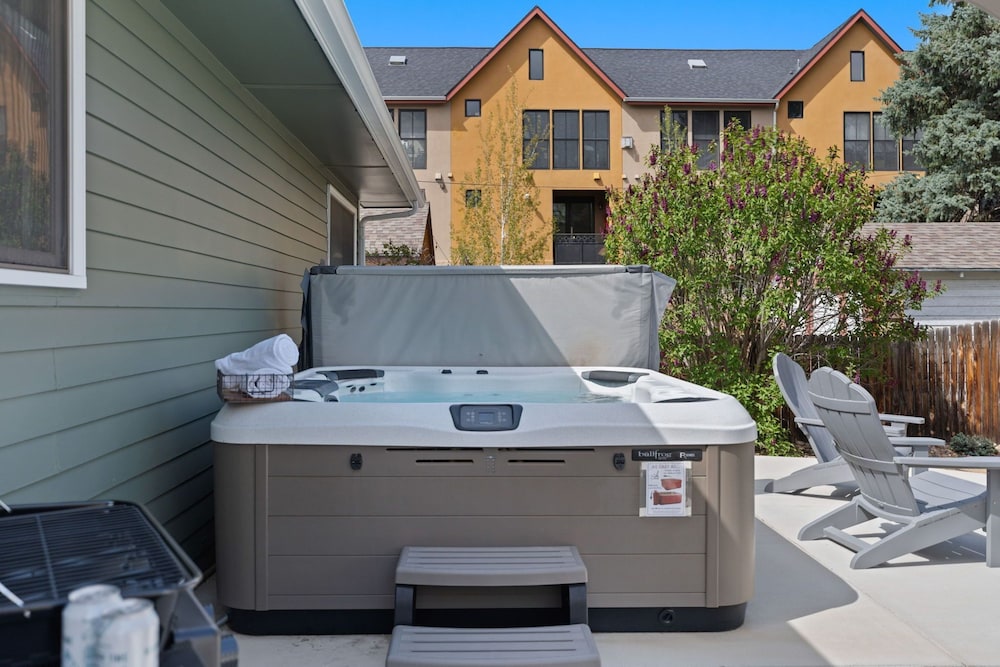 Hot Tub Hideout Old Towns Best Group Stay