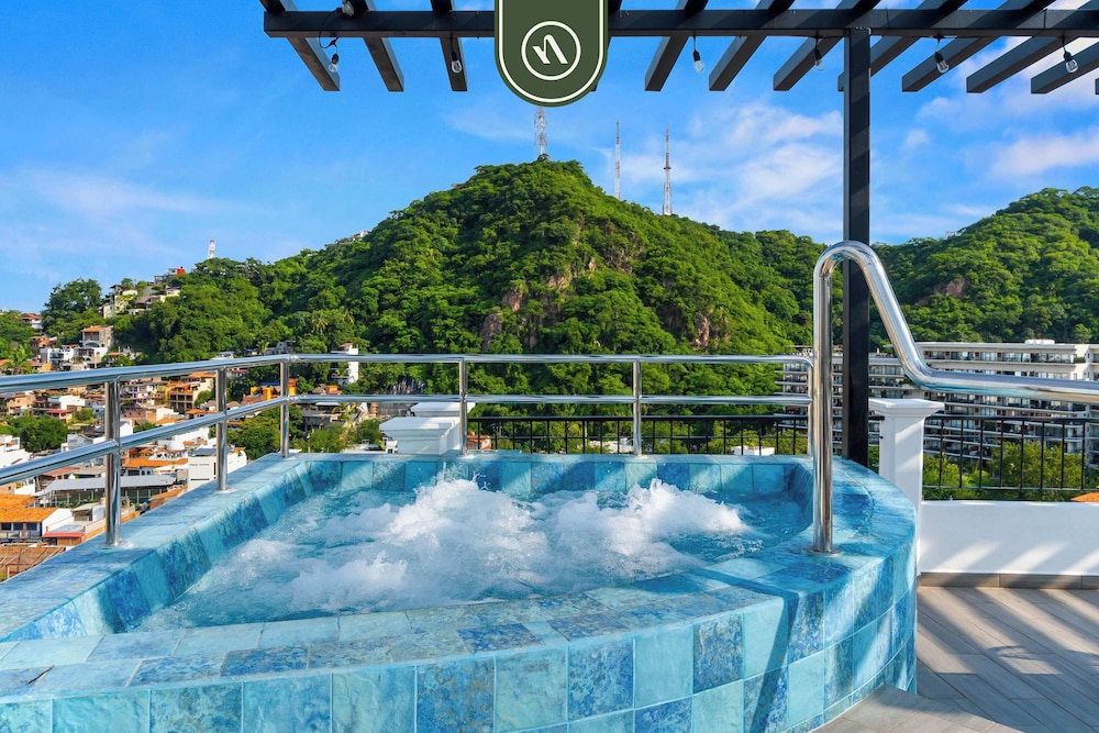 New 1 BR Condo - Rooftop Pool - Oceanview