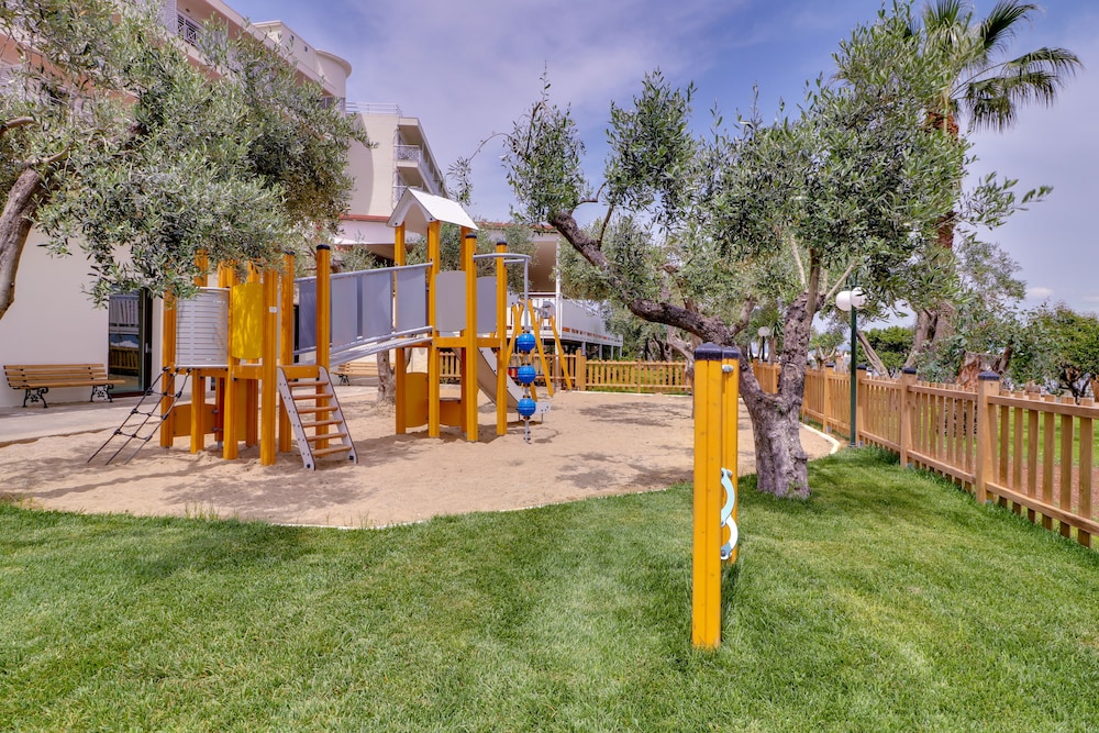 Calamos Beach Family Club Hotel