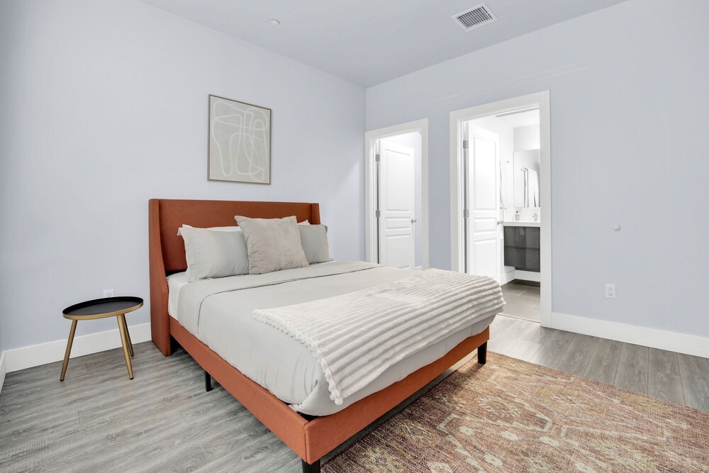 North Hollywood Vacations - Noho by Avantstay North Hollywood Townhome - Property Image 8