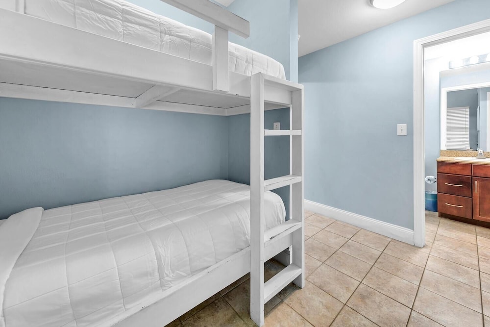 Laketown Wharf 1523