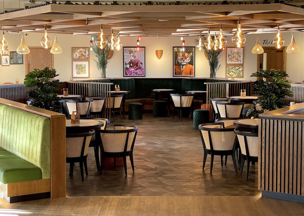 Doncaster Vacations - Hex Wildlife Hotel - Property Image 14