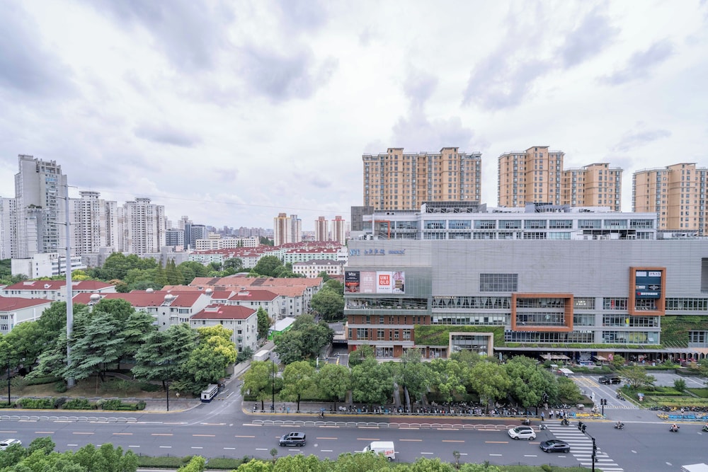 Tyms Tianshan 4BR 2BA APT Residence