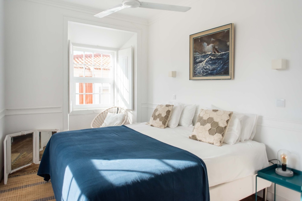 Central Ericeira Apartment With Lift