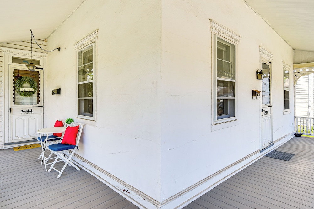 Near Nockamixon State Park: Telford Apt w/ Porch!