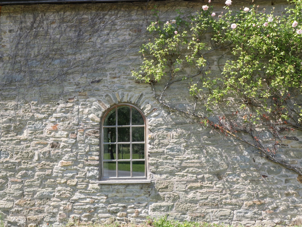 Lower Court Byre