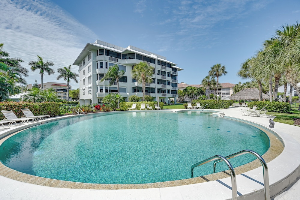 Waterfront Marco Island Condo < 1/4 Mi to Beach!
