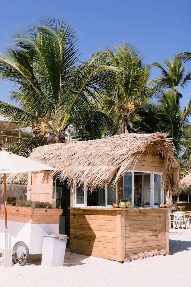 Luxury 3 Bedroom Apartment at the Beach