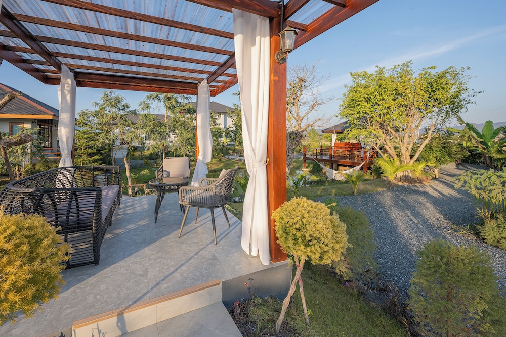 The garden pool villa resort at doisaket